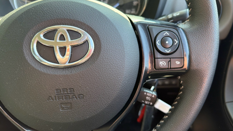 Toyota Yaris 1.0 [72] VVT-i Icon Tech 5dr Petrol Hatchback